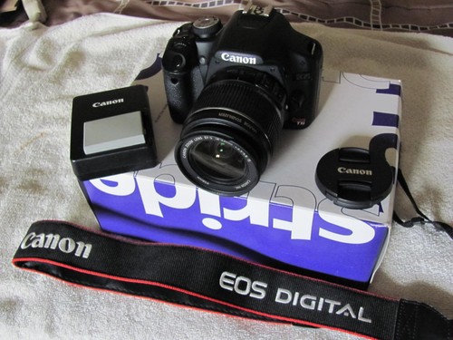Kit fotocamera reflex digitale